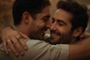 Mehr über den Artikel erfahren Unterschied zwischen Verliebtheit und Liebe: Was du als Mann, der Männer liebt, wissen solltest