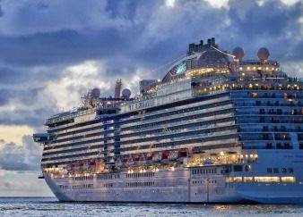 Kreuzfahrtschiff als Symbol für schwule Gruppenreisen