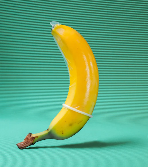 Banane mit Kondom als Symbolbild für Analsex