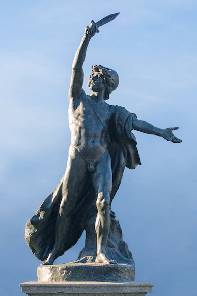 Alte griechische Statue eines nackten Kämpfers